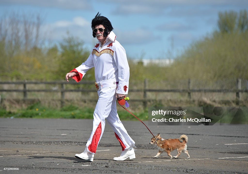 Elvis Impersonators Make Bid For World Record