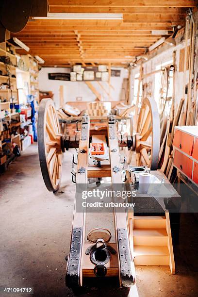 wheelwright's workshop, carpentry tools and machinery. horsedrawn cart. - colyton stockfoto's en -beelden