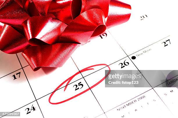 december calendar 25th circled, red gift bow for christmas - harry kane is awarded with the ea sports player of the month for december stockfoto's en -beelden