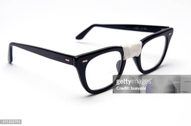 nerd-ausrüstung - brille kaputt stock-fotos und bilder
