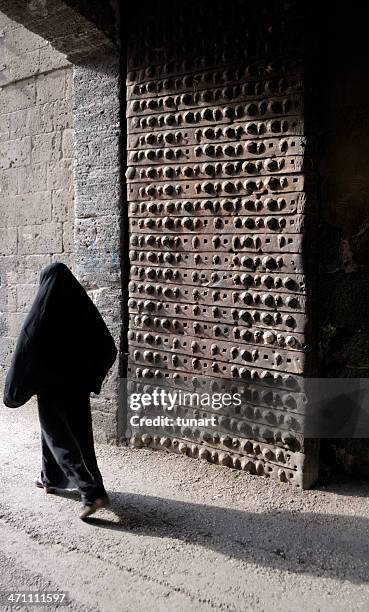 castle door, diyarbakir, turkey - fundamentalism 個照片及圖片檔