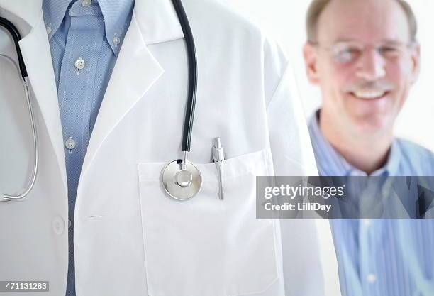 doctor with a stethoscope and a patient smiling behind him  - prostate cancer stockfoto's en -beelden