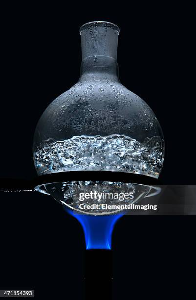 boiling round bottom flask - bunsen burner stock pictures, royalty-free photos & images