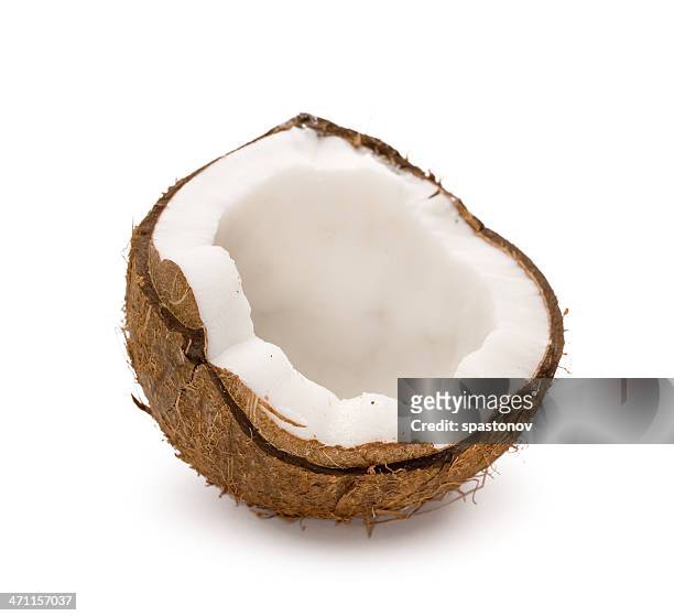 broken coconut - coconut isolated stockfoto's en -beelden