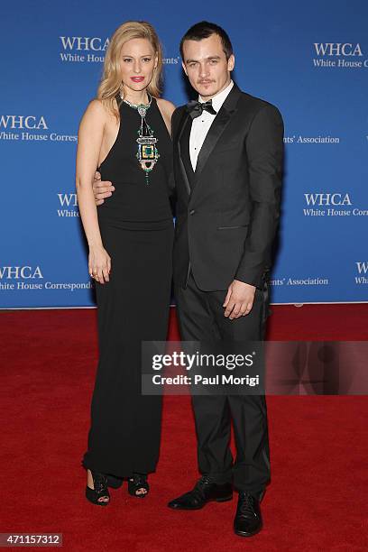 Aimee Mullins and Rupert Friend attend the 101st Annual White House Correspondents' Association Dinner at the Washington Hilton on April 25, 2015 in...