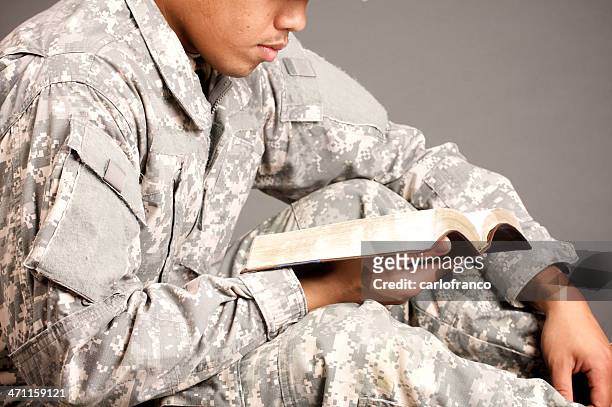 bibel, militärische mann - roman army stock-fotos und bilder