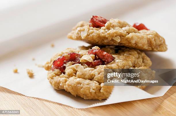 two healthy oatmeal cranberry cookies xxl - coconut biscuits stockfoto's en -beelden