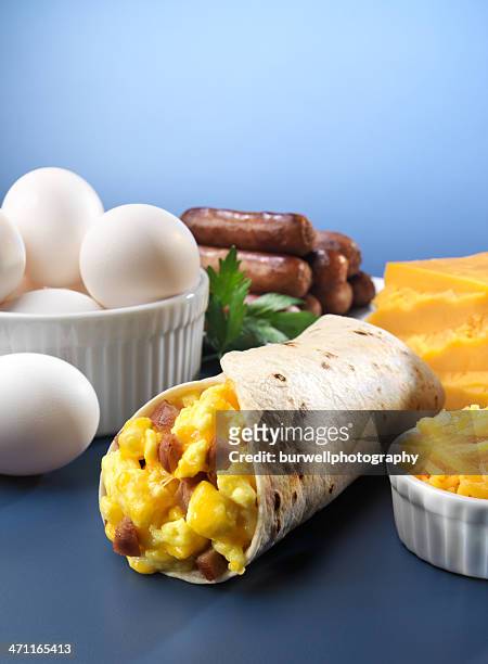 egg and sausage burrito - burrito stockfoto's en -beelden
