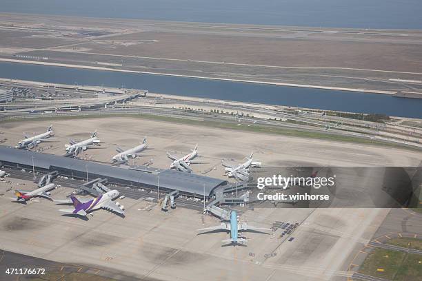 aeroporto internazionale di kansai in giappone - terra bonificata foto e immagini stock