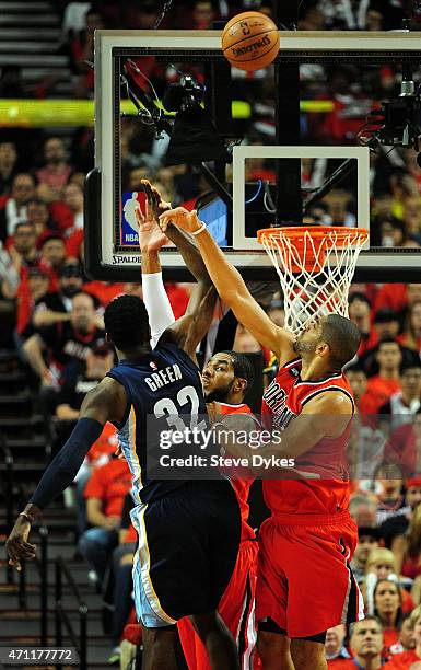 Jeff Green of the Memphis Grizzlies scores on LaMarcus Aldridge and Nicolas Batum of the Portland Trail Blazers during the fourth quarter in Game...