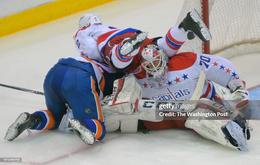 He New York Islanders play the Washington Capitals  in overtime in game 6