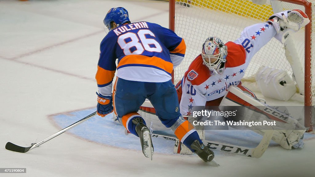 He New York Islanders play the Washington Capitals  in overtime in game 6