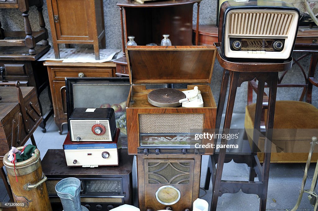 Flohmarkt und radio ausgestattet.