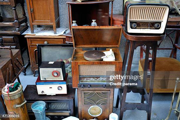 flea market and radio equipment. - flea market stockfoto's en -beelden