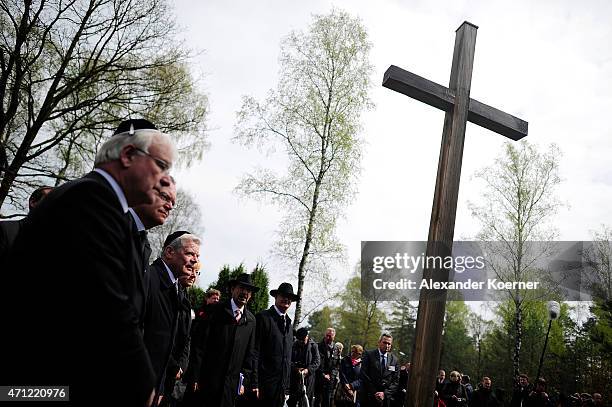 Bernd Busemann, Minister President of the State of Lower Saxony Stephan Weil and German President Joachim Gauck attend a ceremony to commemorate the...