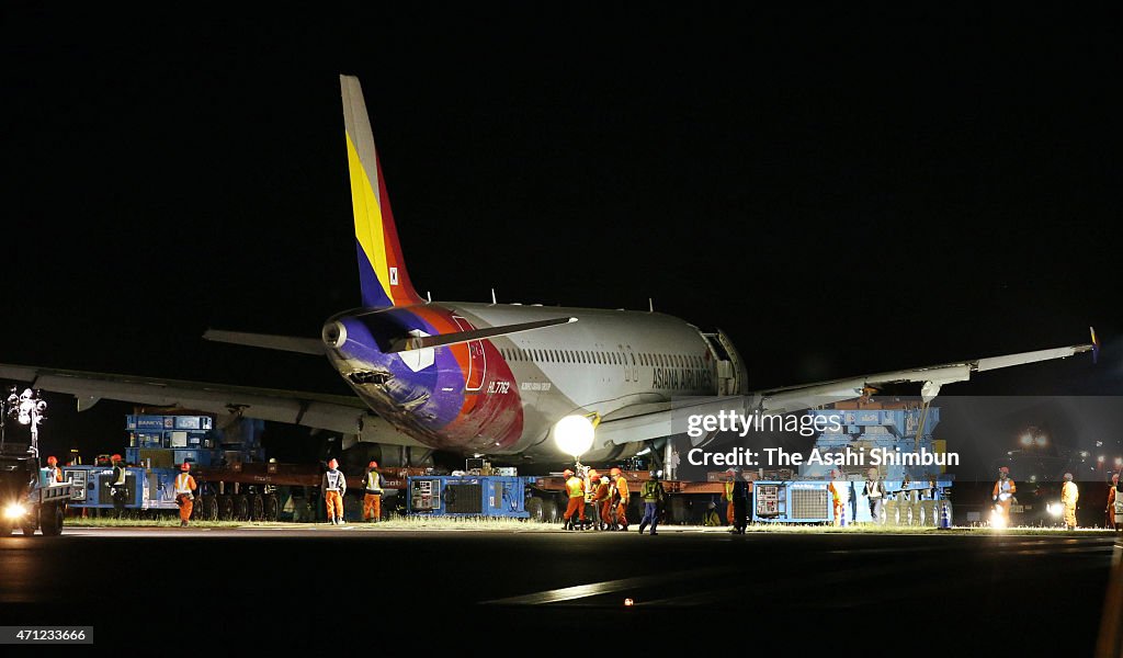 Skidded Asiana Airline Aircraft Moved To Clear Runway