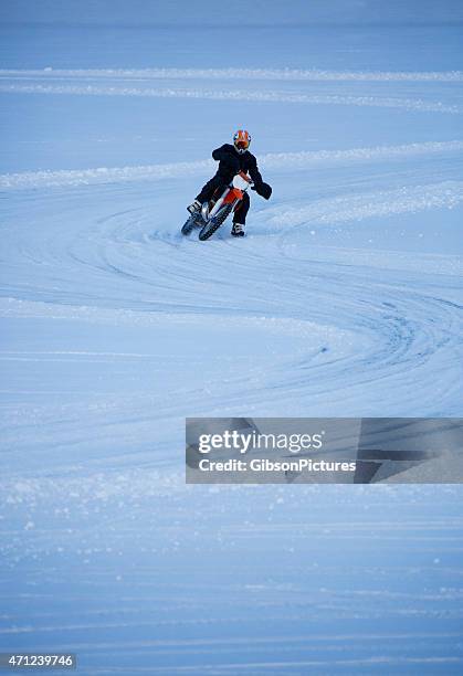 motorcycle ice rider - taking a corner stock pictures, royalty-free photos & images