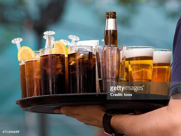 server holding a tray of various types of drinks - plateau stockfoto's en -beelden