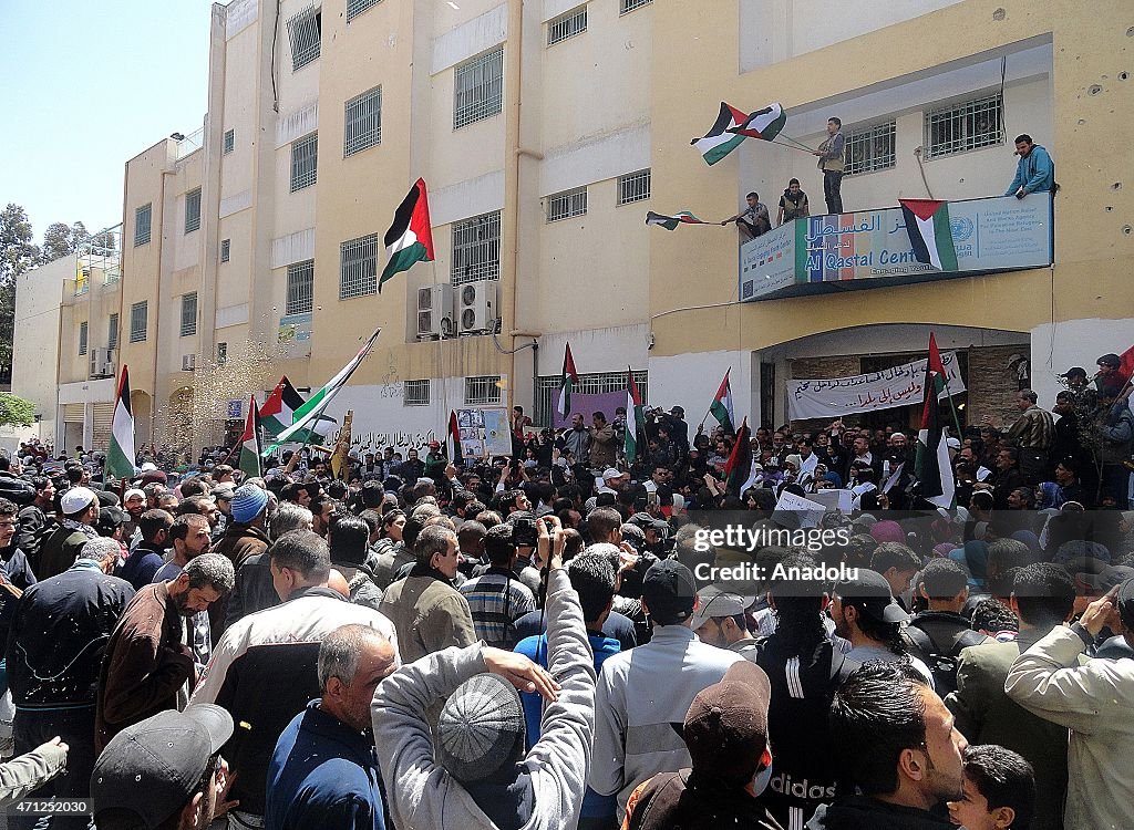 Protest against the blockade of Assad regime forces in Damascus