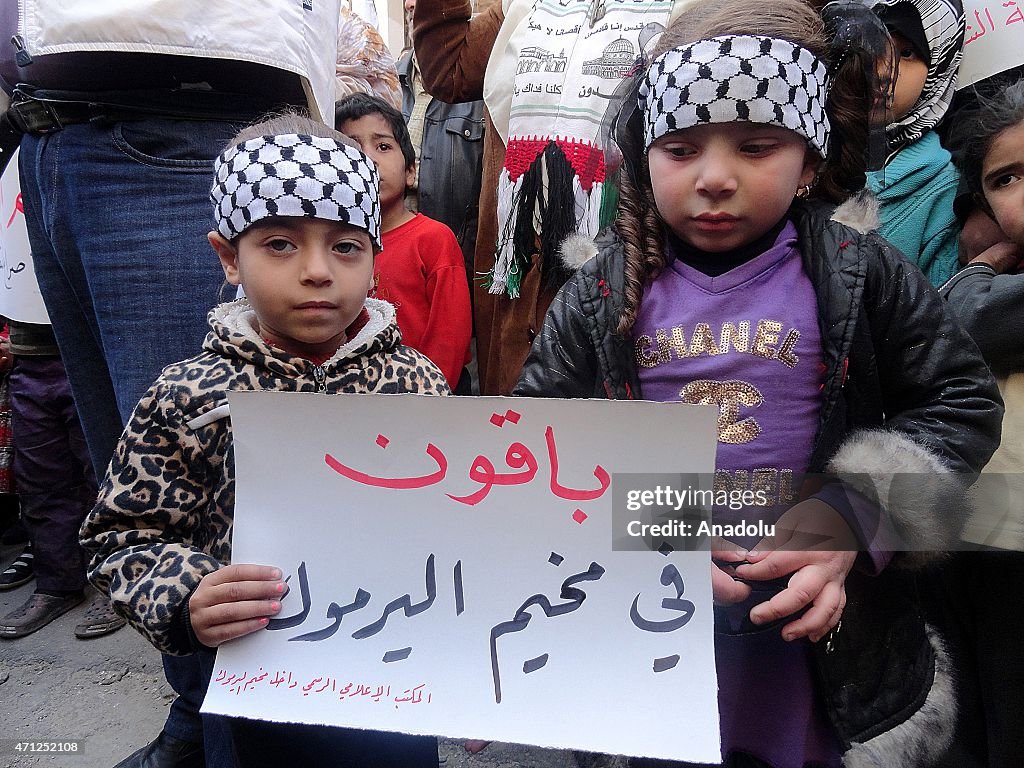 Protest against the blockade of Assad regime forces in Damascus