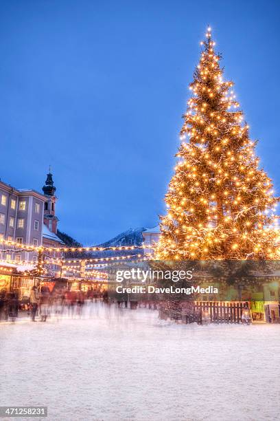 christmas in europe - salzburg stockfoto's en -beelden