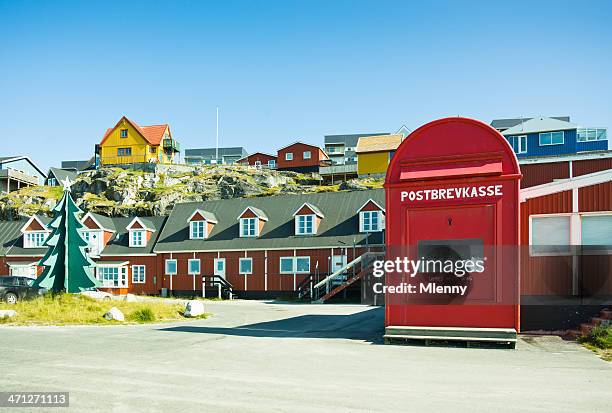 santa claus post box greenland north pole christmas letters - openbare brievenbus stockfoto's en -beelden
