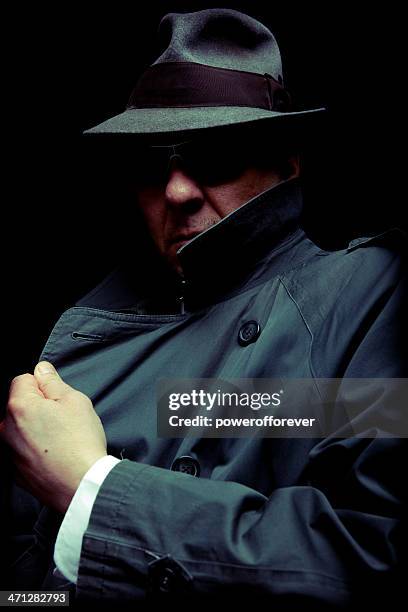 sinister - trenchcoat stockfoto's en -beelden