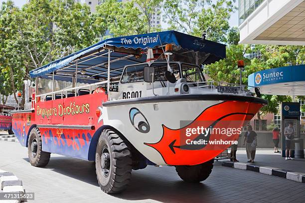 duck tour amphibious vehicle - amphibious vehicle stock pictures, royalty-free photos & images