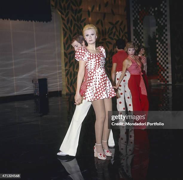 Italian showgirl Loretta Goggi dancing at TV variety show Formula due. 1973
