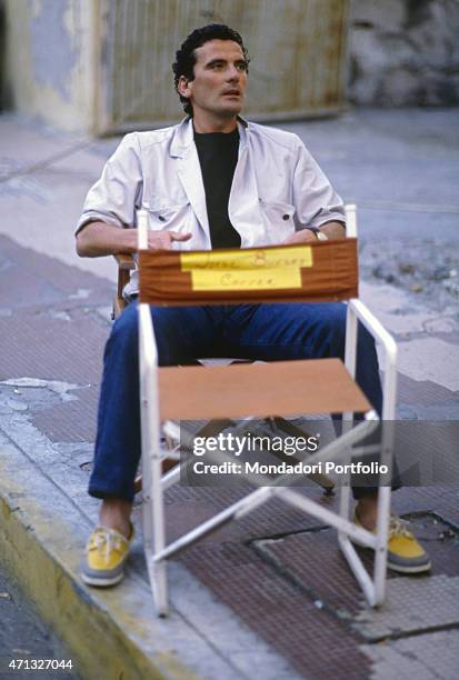 Italian actor and director Massimo Troisi having a break on the set of the film Hotel Colonial. 1986