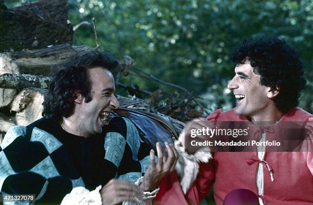 Italian actors and directors Massimo Troisi and Roberto Benigni having fun on the set of the film Non ci resta che piangere. 1984