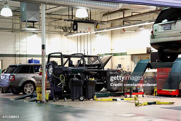 automotive garagem manutenção suvs - hastear - fotografias e filmes do acervo