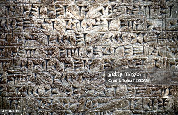 ancient rock letter - hittitische beschaving stockfoto's en -beelden