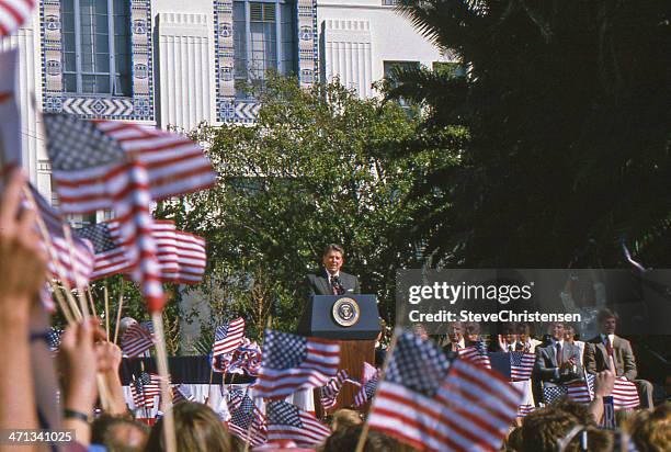 ronald reagan rally - ronald reagan presidente de los ee uu fotografías e imágenes de stock