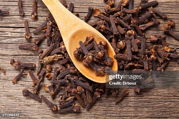 cloves closeup - kruidnagel stockfoto's en -beelden