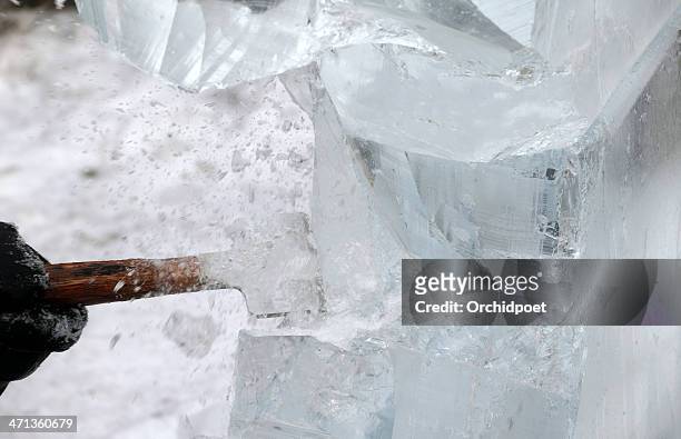 sculpturing-ice - ice sculpture stock-fotos und bilder