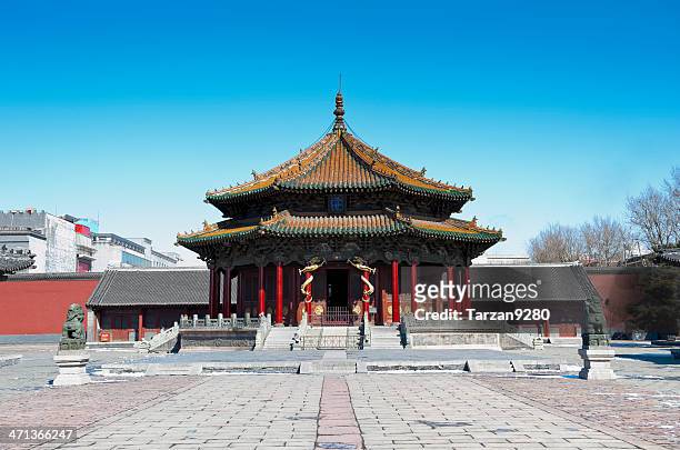 o edifício mais importante no museu do palácio imperial - shenyang - fotografias e filmes do acervo
