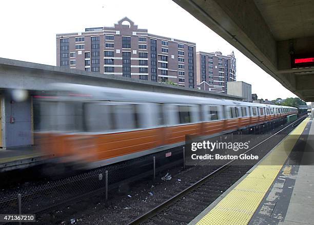 Mts R Orange Line Mbta Orange Line Photos and Premium High Res Pictures - Getty Images