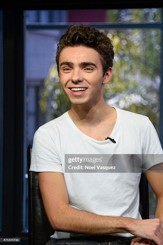 Emily Wickersham, Tim McGraw, And Nathan Sykes On "Extra"