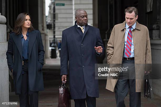 Episode 16021 "Perverted Justice" -- Pictured: Mariska Hargitay as Detective Olivia Benson, Andre Braughner as Attorney Bayard Ellis, Robert Sean...
