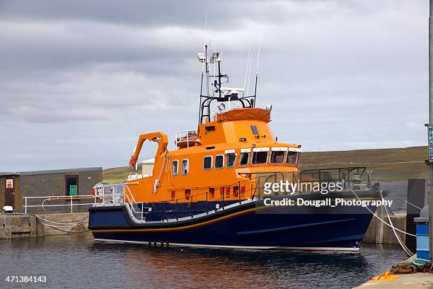 scottish barco salvavidas - barco salvavidas fotografías e imágenes de stock