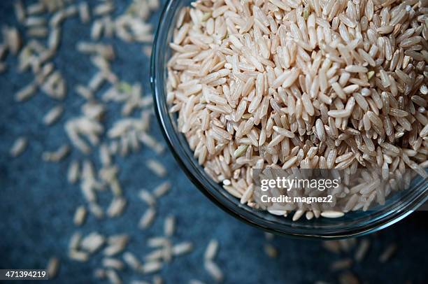 schüssel brown rice - naturreis stock-fotos und bilder