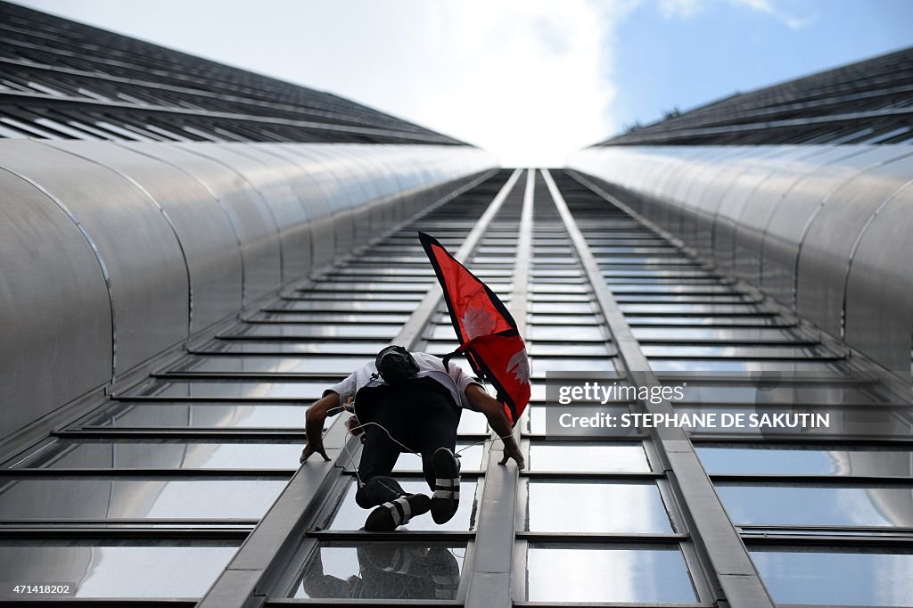 FRANCE-CLIMBING-SKYSCRAPER-SPIDERMAN