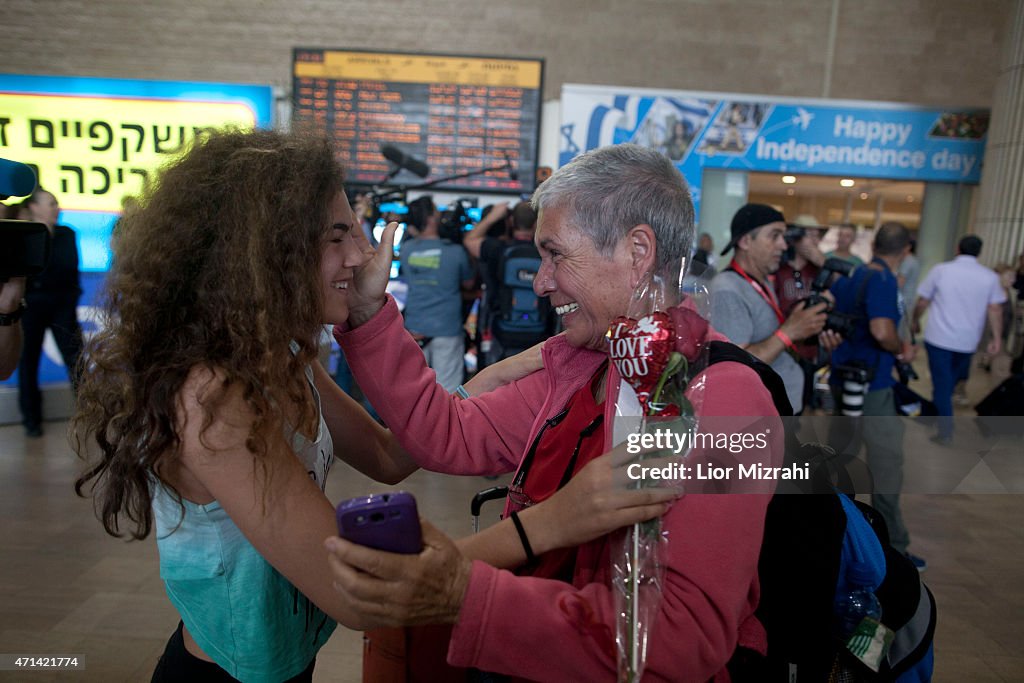 Plane Returns With Israeli Travelers From Nepal