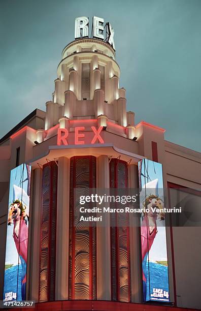 la edad de hielo 4 en el cine rex - rex cinema fotografías e imágenes de stock