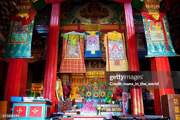 inside the ganden sumtseling monastery in shangri-la. - shangri la bildbanksfoton och bilder