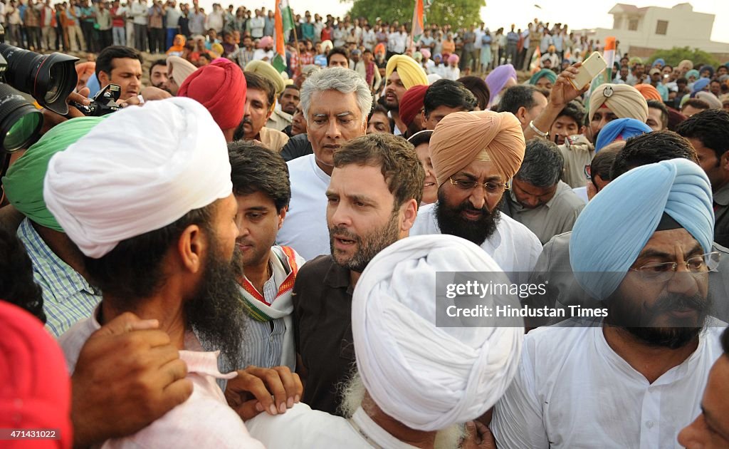 Rahul Travels To Punjab, Meets Farmers In Grain Market