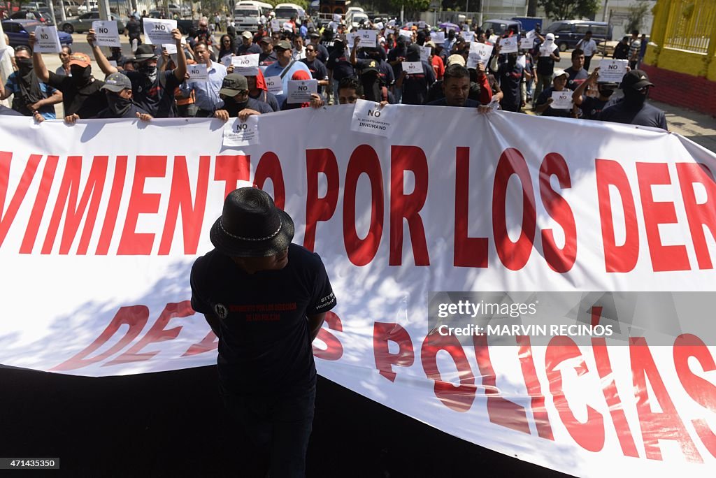 EL SALVADOR-POLICE-PROTEST