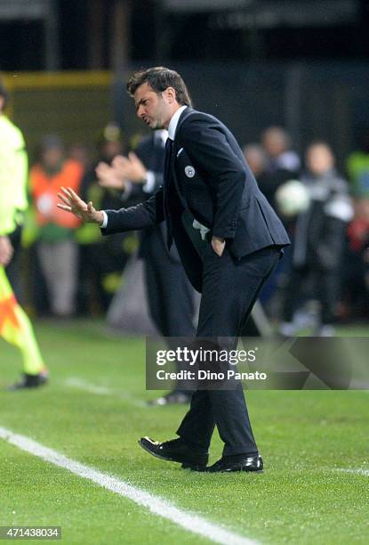 Head coach of Udinese Andrea Stramaccioni issues instructions during the Serie A match between Udinese Calcio and FC Internazionale Milano at Stadio...