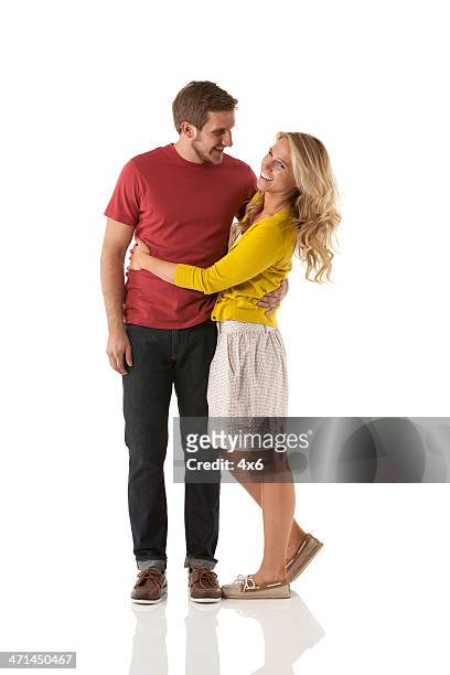 romantisches paar, umarmen einander - romantic couple on white background stock-fotos und bilder
